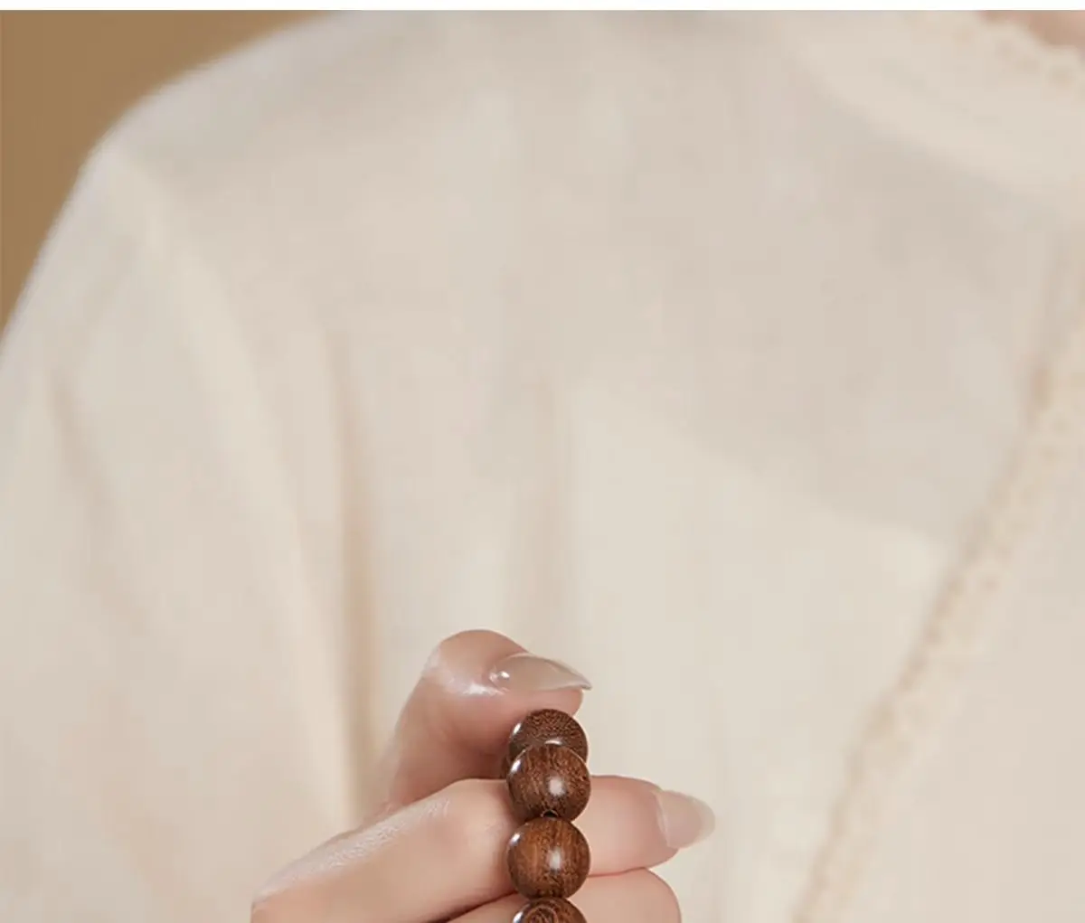 楠曜福契·Goldbliss — Natural Golden Silk Sandalwood Bracelet | Buddha Beads · Crystal Accent · Cultural Strand for Lovers 28 kf Sf7bfe92e93ba4d398aed6ee736bf264d6