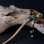 Mùyǐn Fēngyǐng(木隐风影) · Chöbu — Sandalwood Ethnic Hairpin | Thailand Fan Wood · Agate + Crystal Beads · Vintage Plant Motif