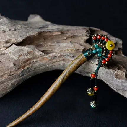 Mùyǐn Fēngyǐng（木隐风影） · Chöbu — Sandalwood Ethnic Hairpin | Thailand Fan Wood · Agate + Crystal Beads · Vintage Plant Motif