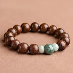 曜息双缘·TwinStill — Golden Silk Sandalwood Bracelet | Jadeite Transfer Bead · Unisex Ethnic Mala Jewelry