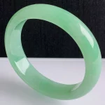 Yùdòu Qīngyùn（玉豆清韵) · Hetianara — Myanmar Bean Seed Jade Bracelet | Full Floating · Round Bar · Yang Green · Fine Jewelry for Women