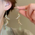 Línglǎn Shuǐyǐng(铃兰水影) · Norbu — Lily of the Valley Earrings | Resin Waterdrop · Copper Hook · Botanical Dangle Jewelry for Women